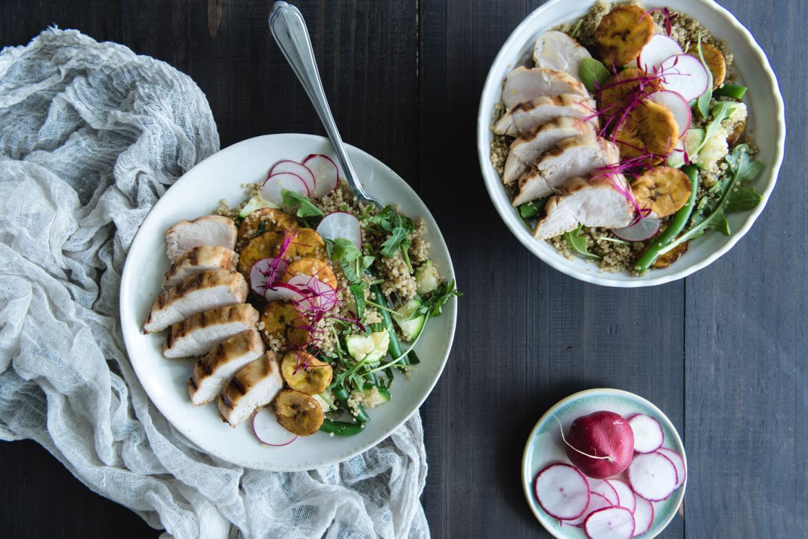 Ensalada de quinoa con pollo a la parrilla